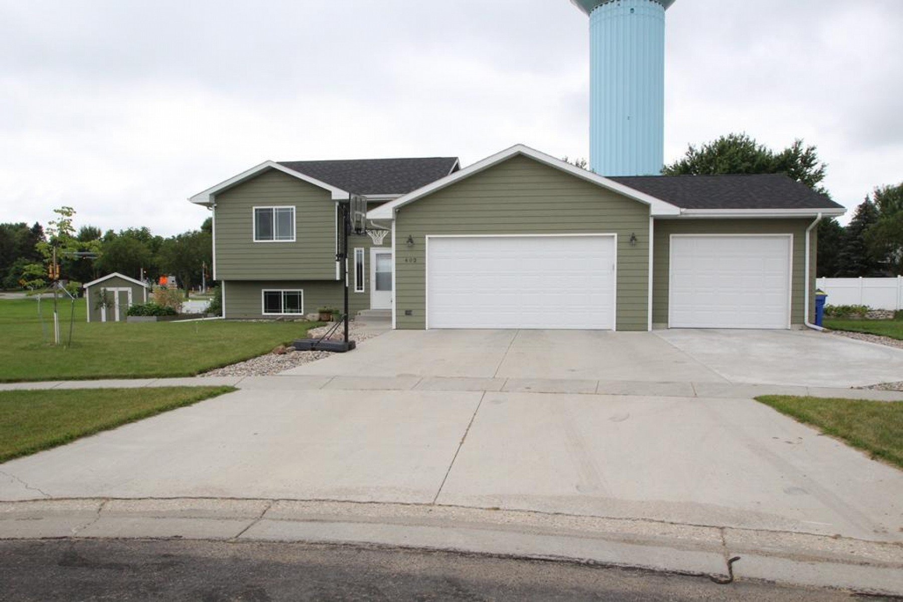 402 Finch Circle, Brookings, SD 57006