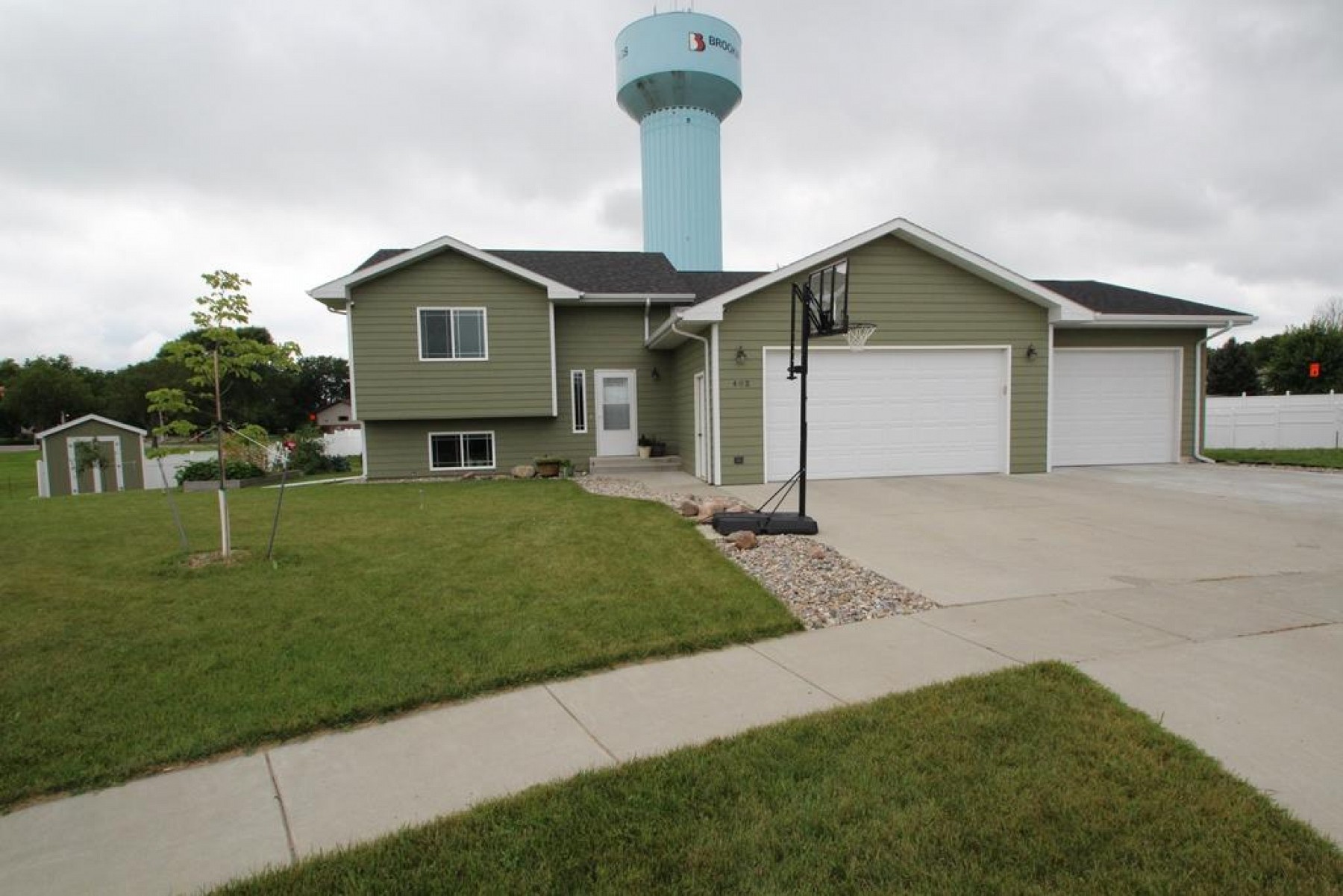 402 Finch Circle, Brookings, SD 57006