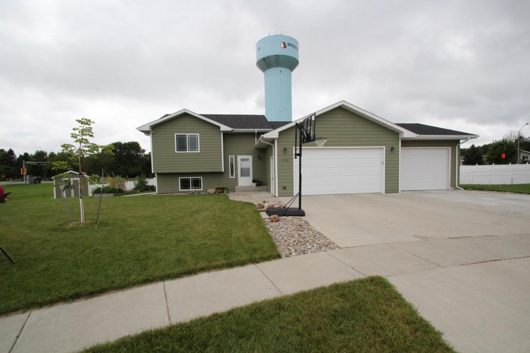 402 Finch Circle, Brookings, SD 57006