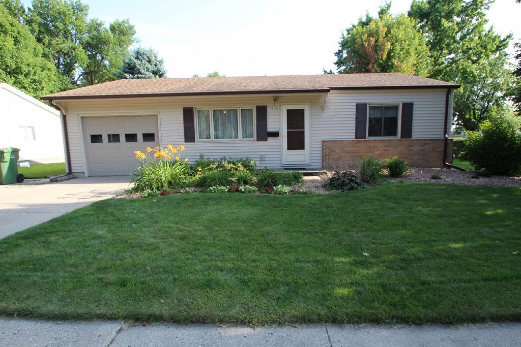 1602 Elmwood Drive, Brookings, SD 57006