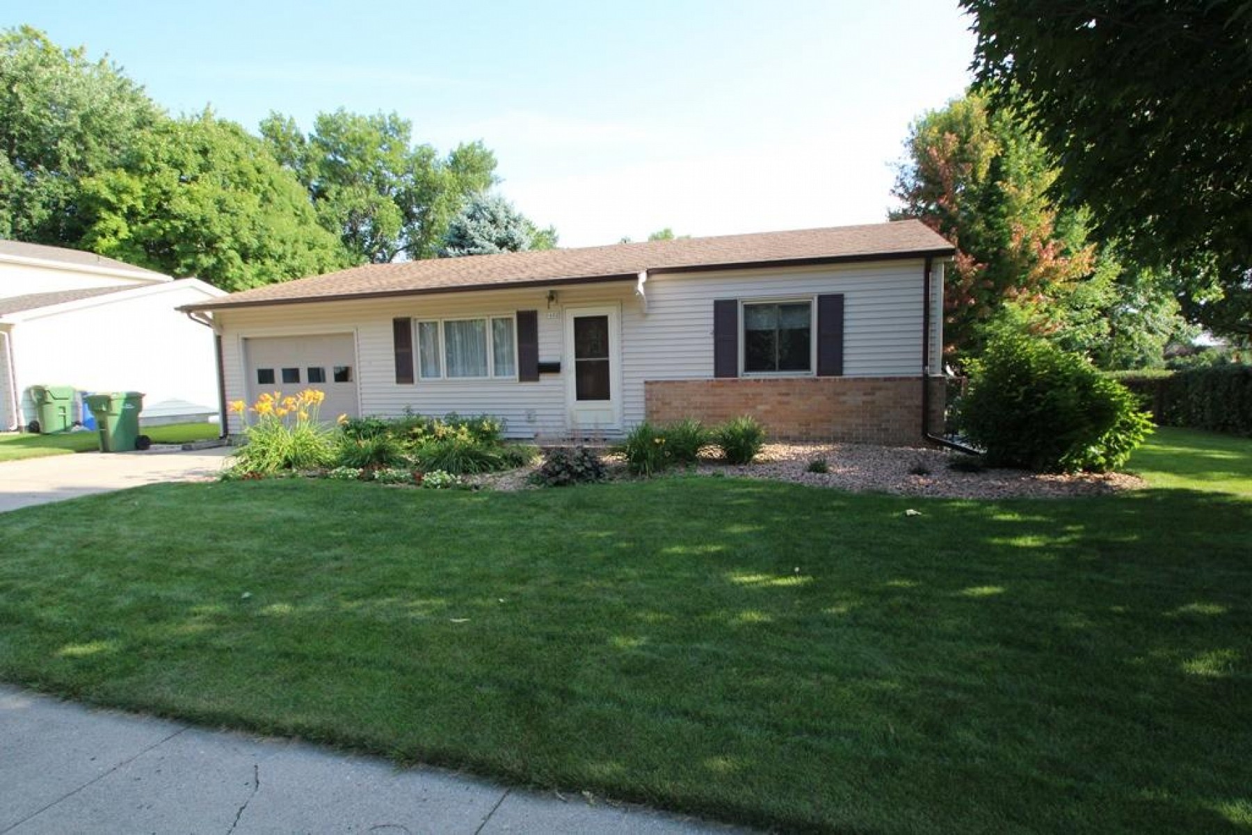 1602 Elmwood Drive, Brookings, SD 57006
