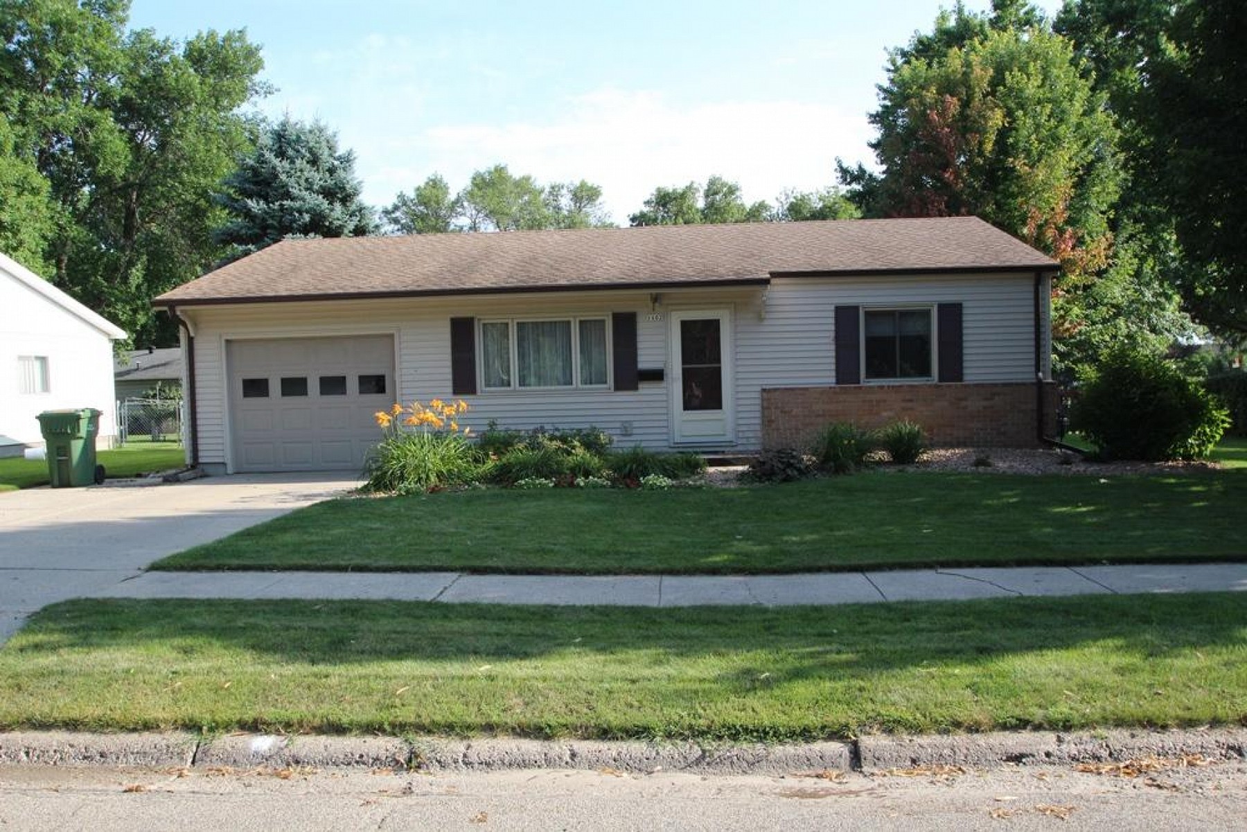 1602 Elmwood Drive, Brookings, SD 57006