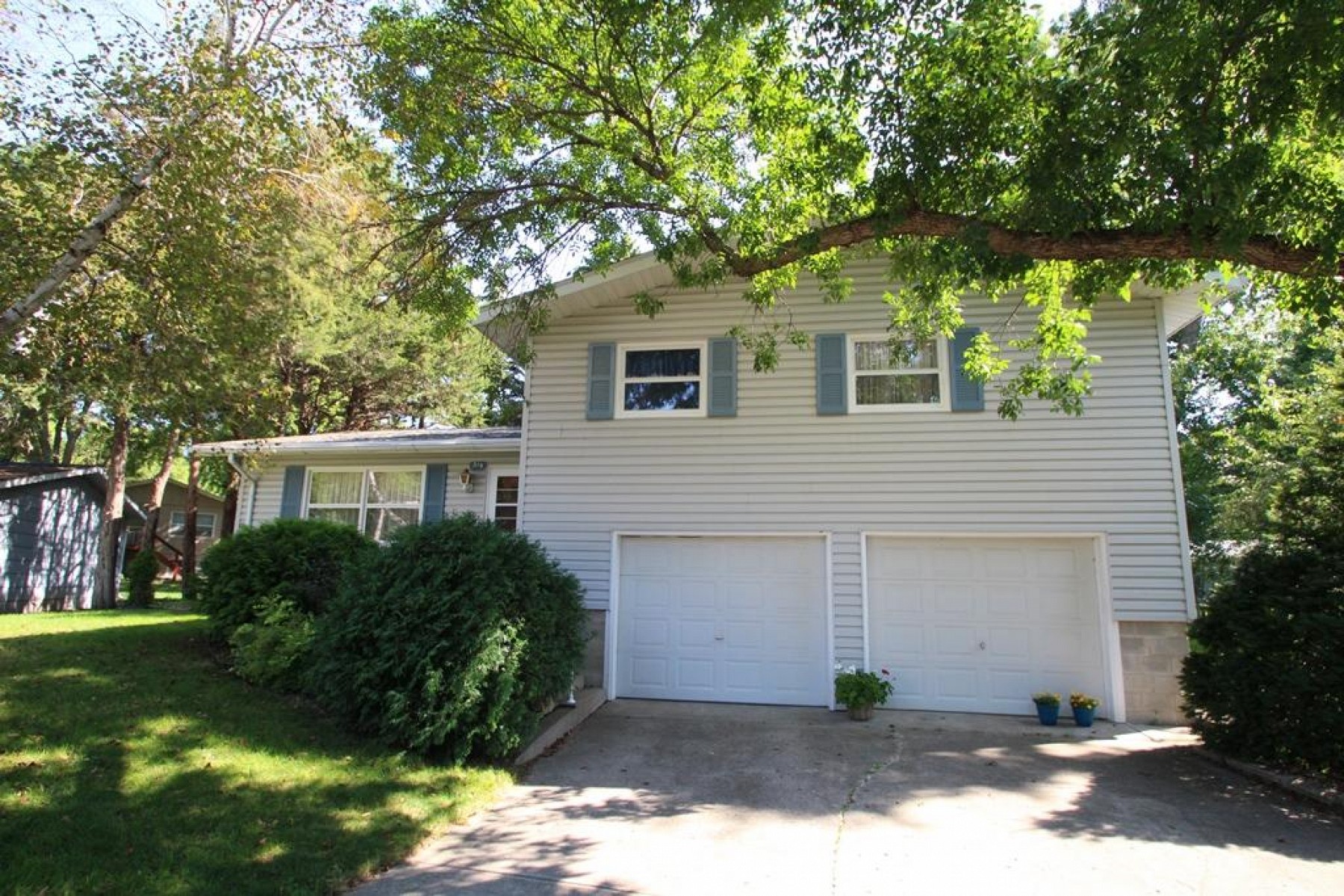 319 Dogwood Avenue, Brookings, SD 57006