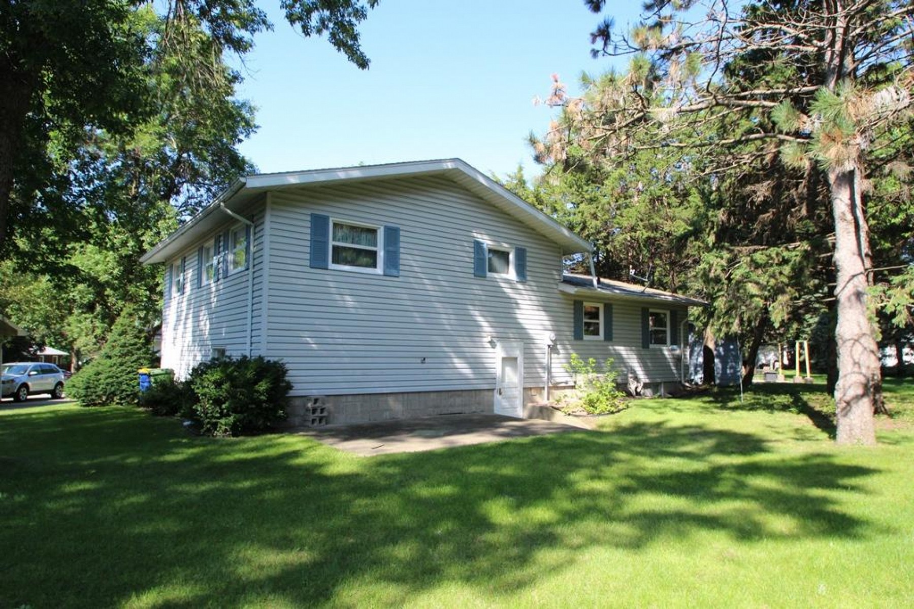 319 Dogwood Avenue, Brookings, SD 57006