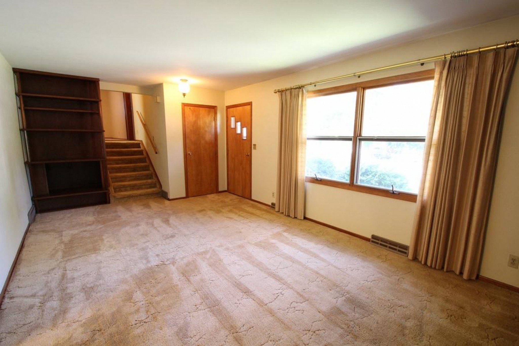 319 Dogwood Avenue, Brookings, SD 57006