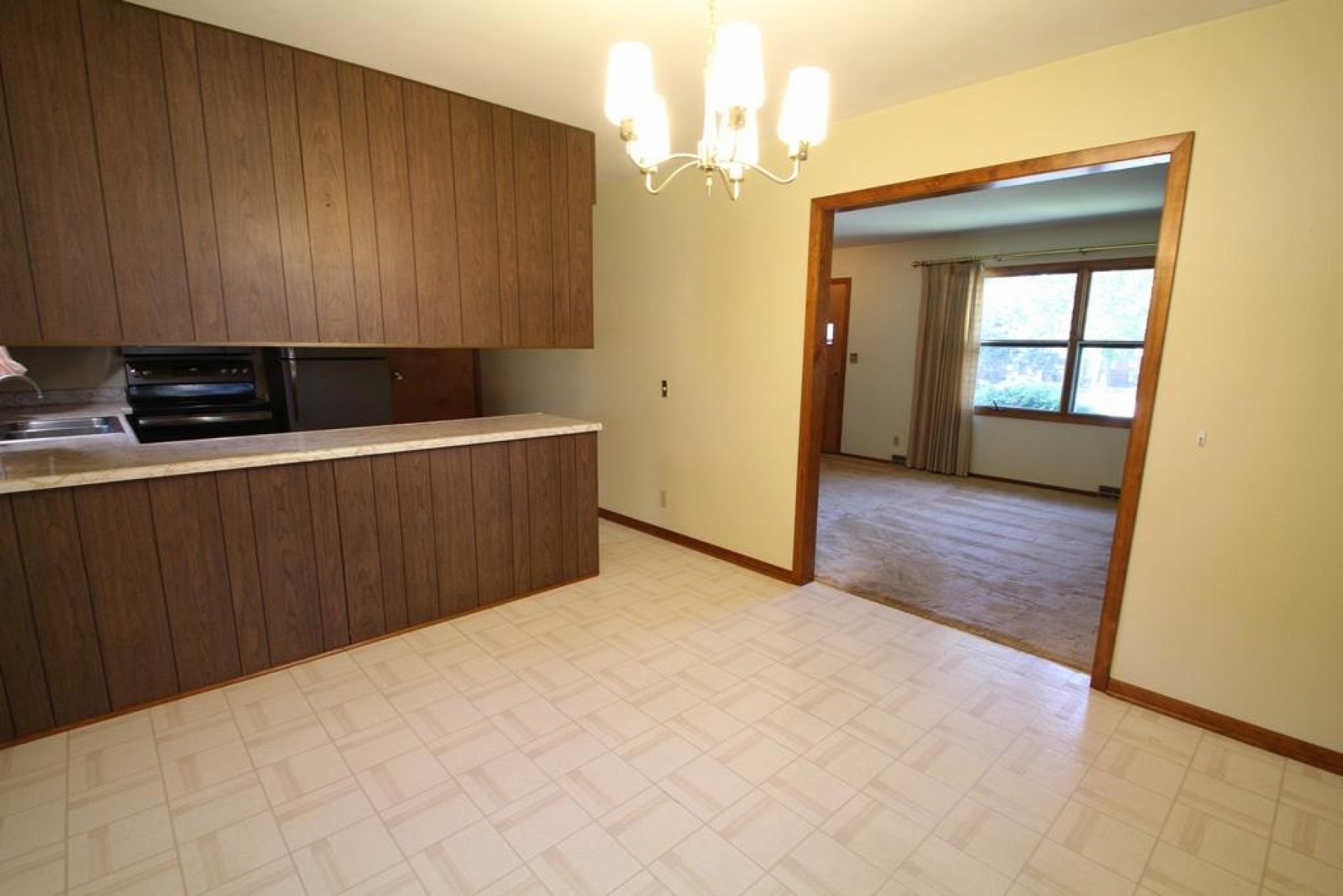 319 Dogwood Avenue, Brookings, SD 57006