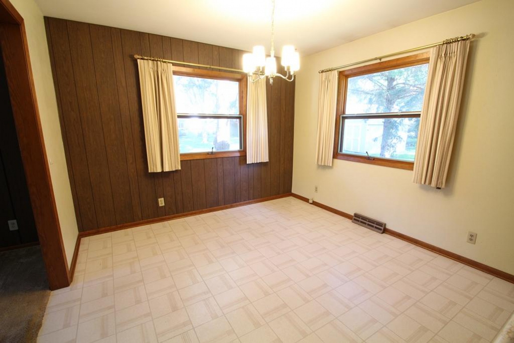 319 Dogwood Avenue, Brookings, SD 57006