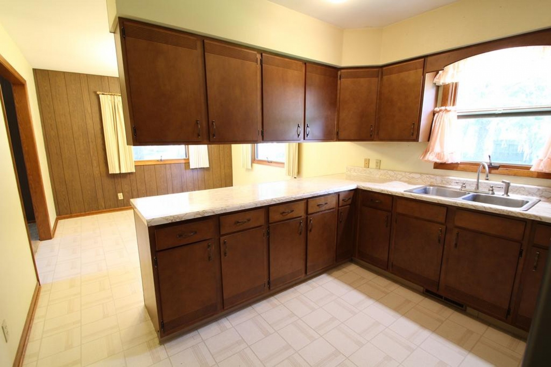 319 Dogwood Avenue, Brookings, SD 57006