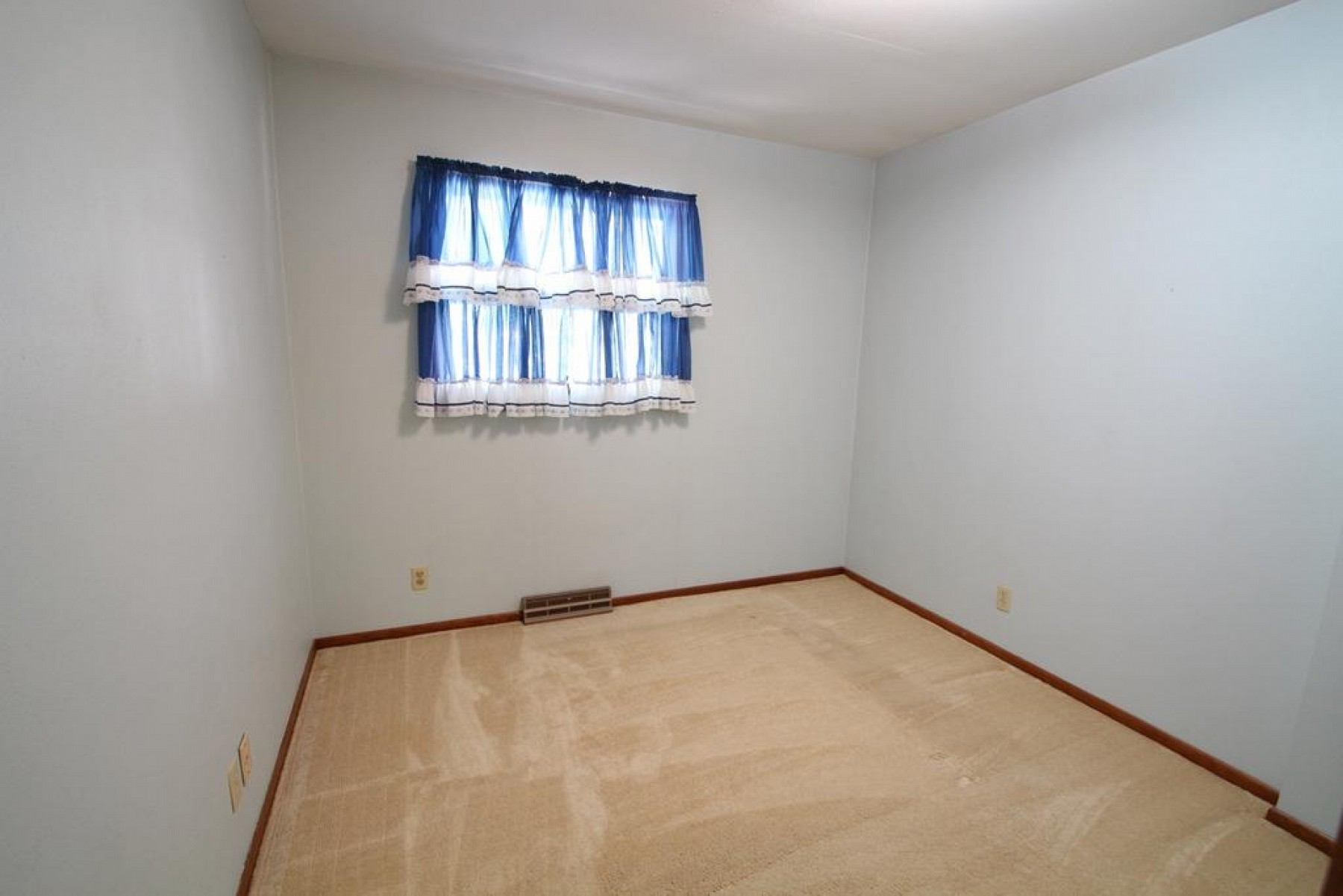 319 Dogwood Avenue, Brookings, SD 57006