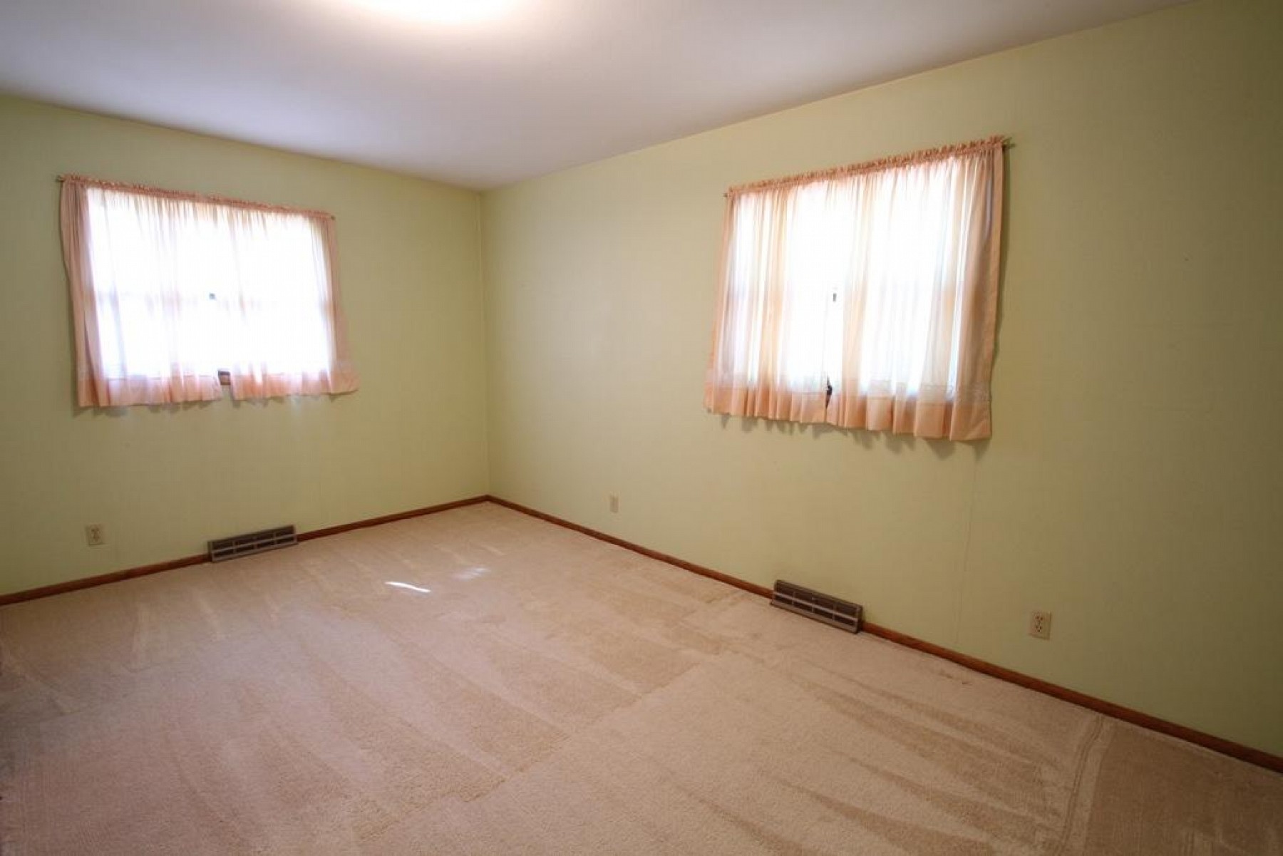 319 Dogwood Avenue, Brookings, SD 57006