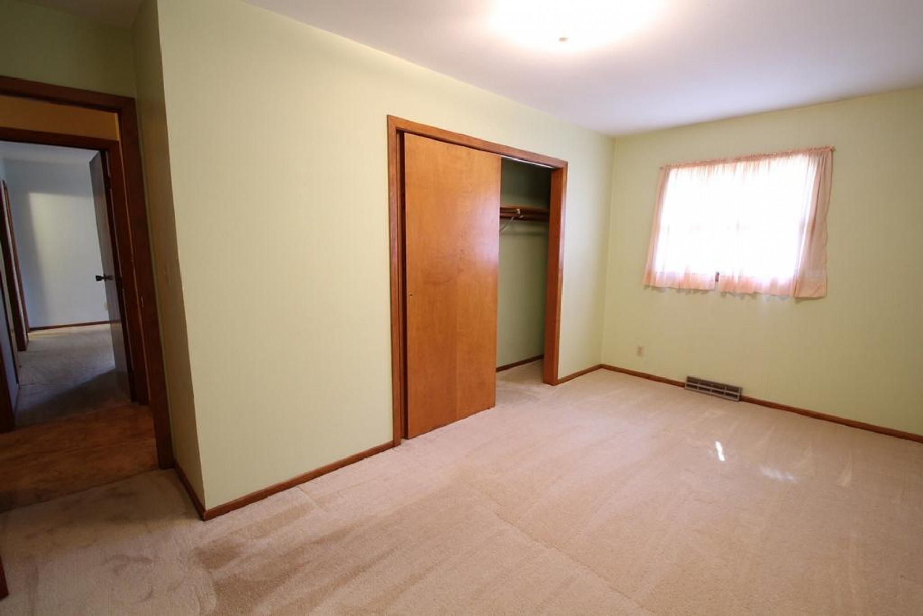 319 Dogwood Avenue, Brookings, SD 57006