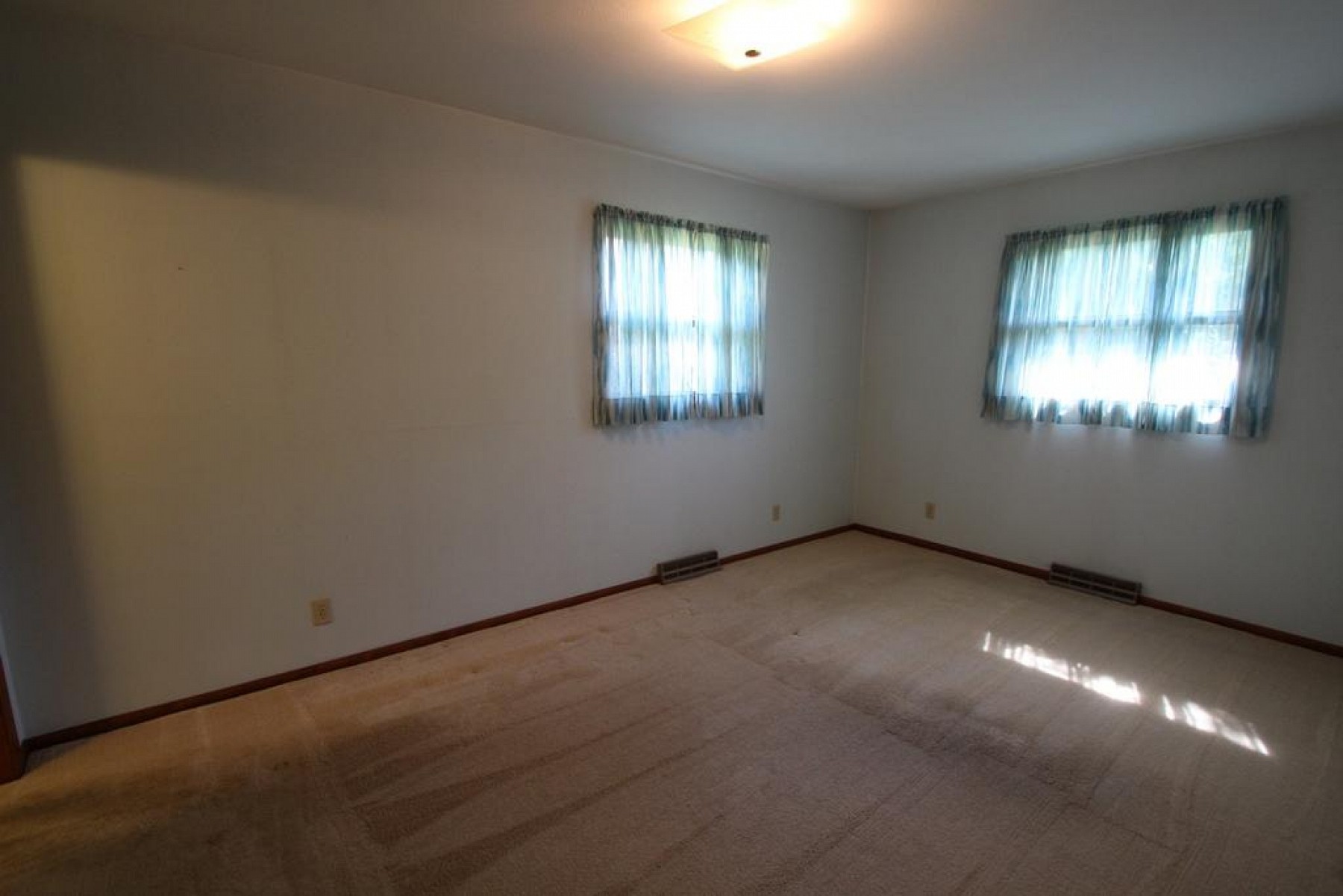 319 Dogwood Avenue, Brookings, SD 57006