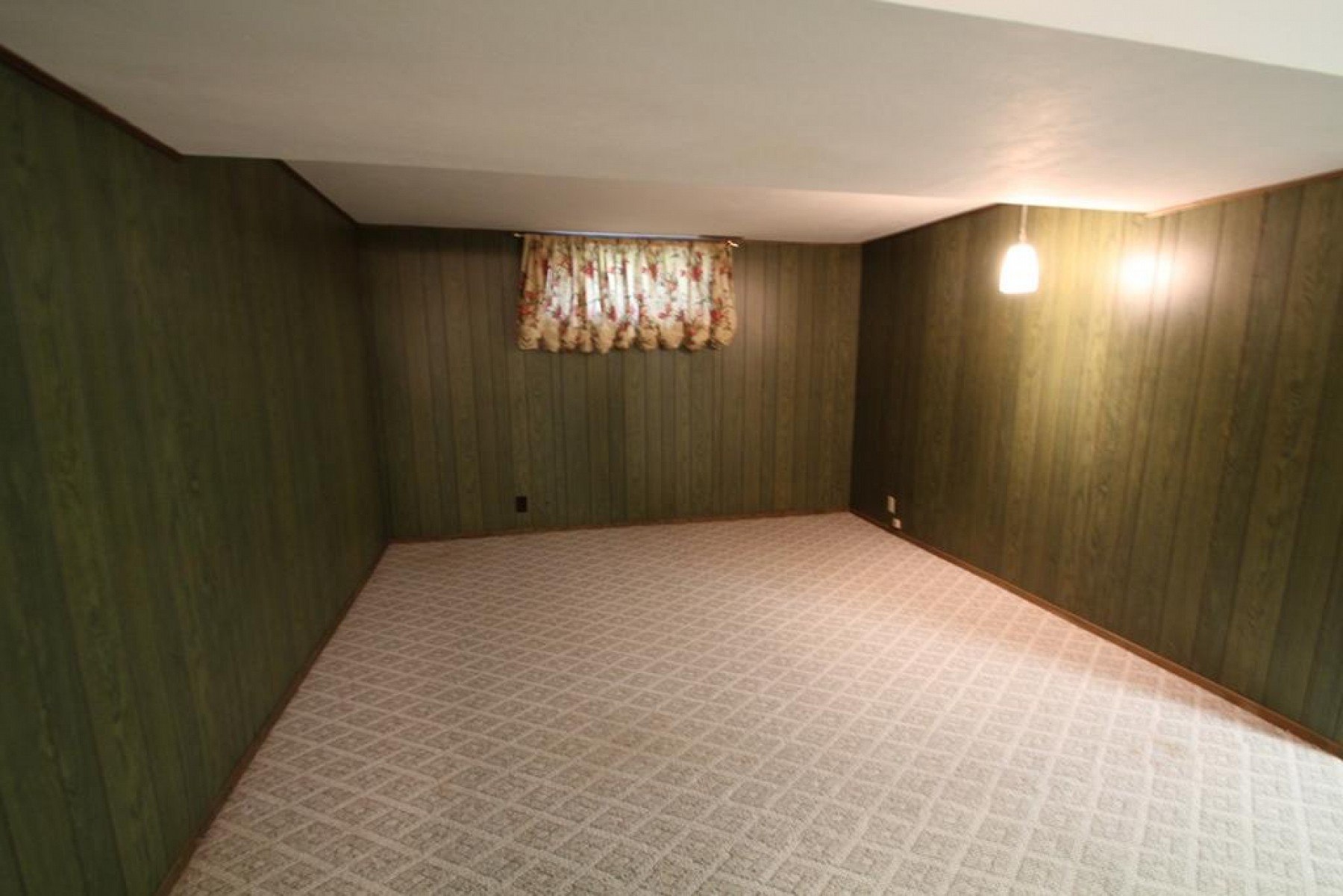 319 Dogwood Avenue, Brookings, SD 57006