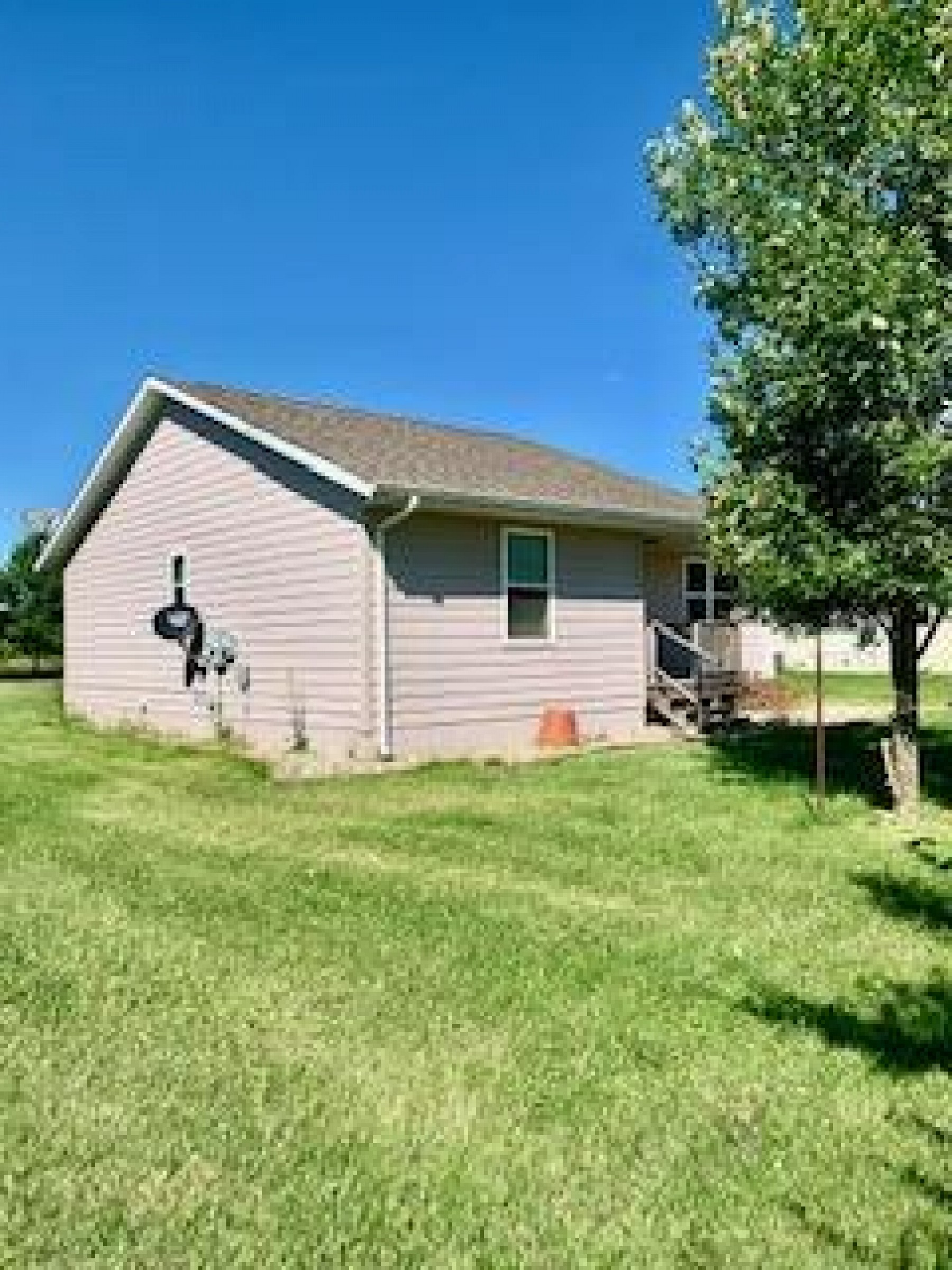 303 Twin Oaks Lane, Brookings, SD 57006