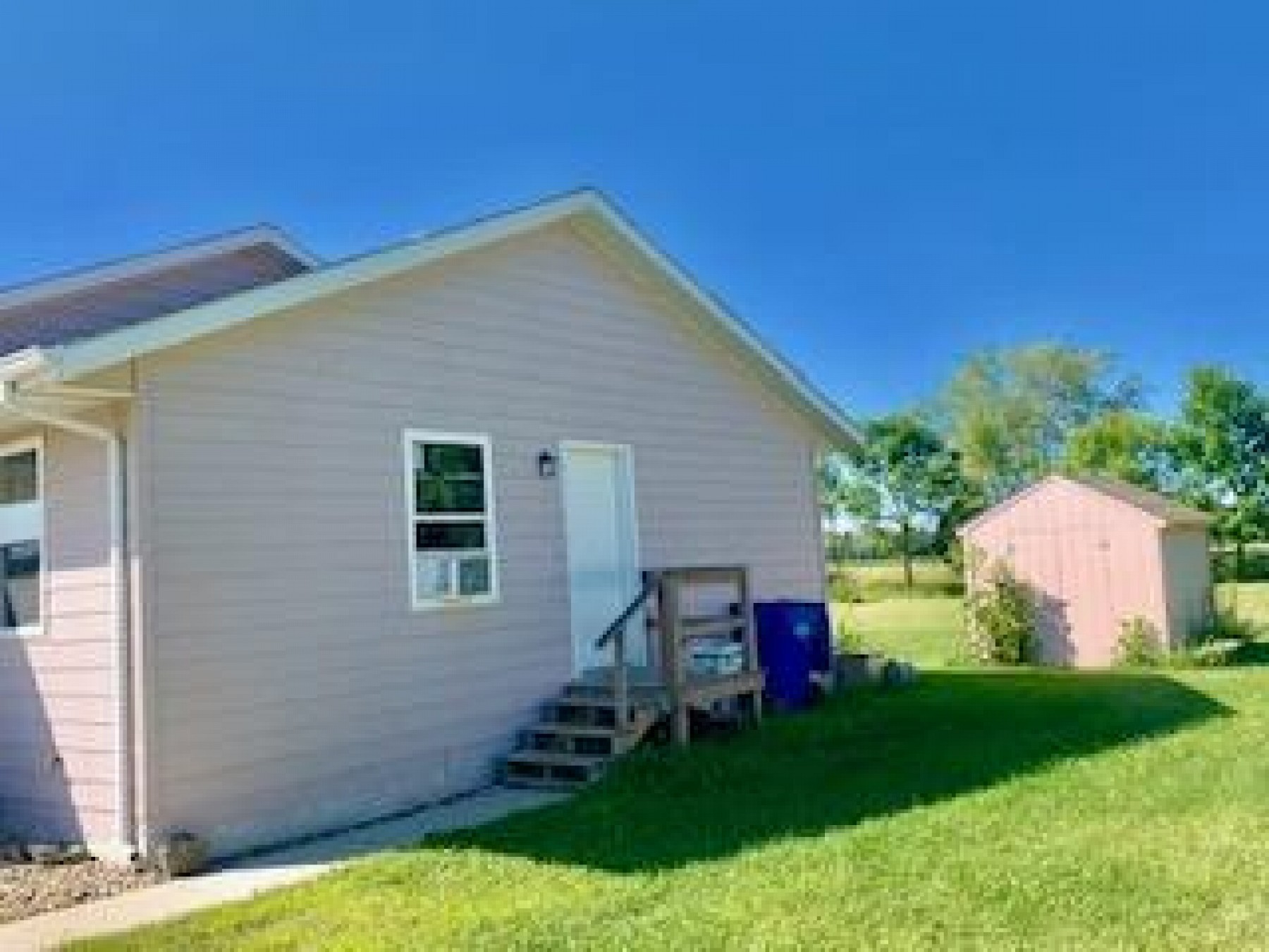 303 Twin Oaks Lane, Brookings, SD 57006