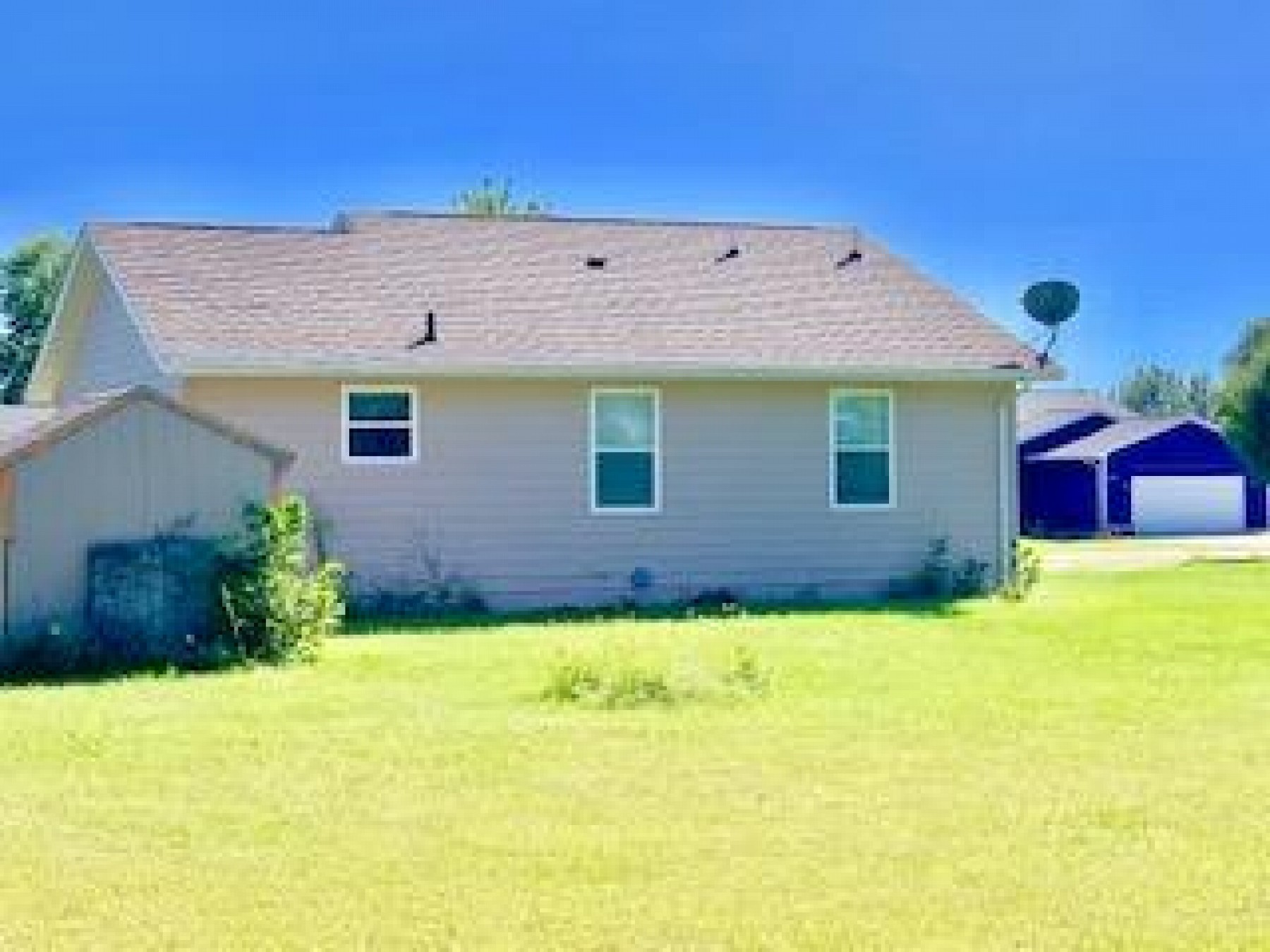 303 Twin Oaks Lane, Brookings, SD 57006