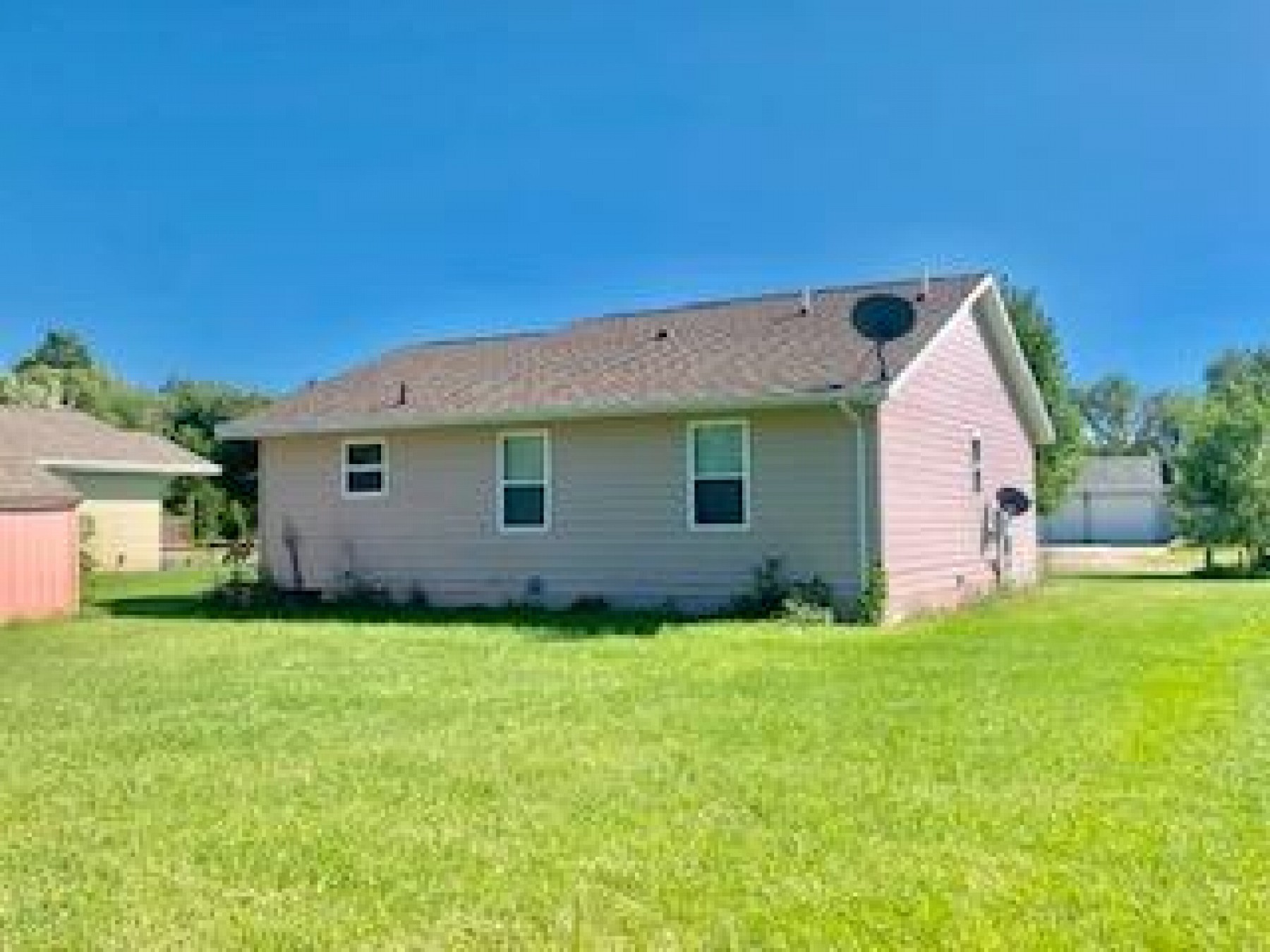 303 Twin Oaks Lane, Brookings, SD 57006
