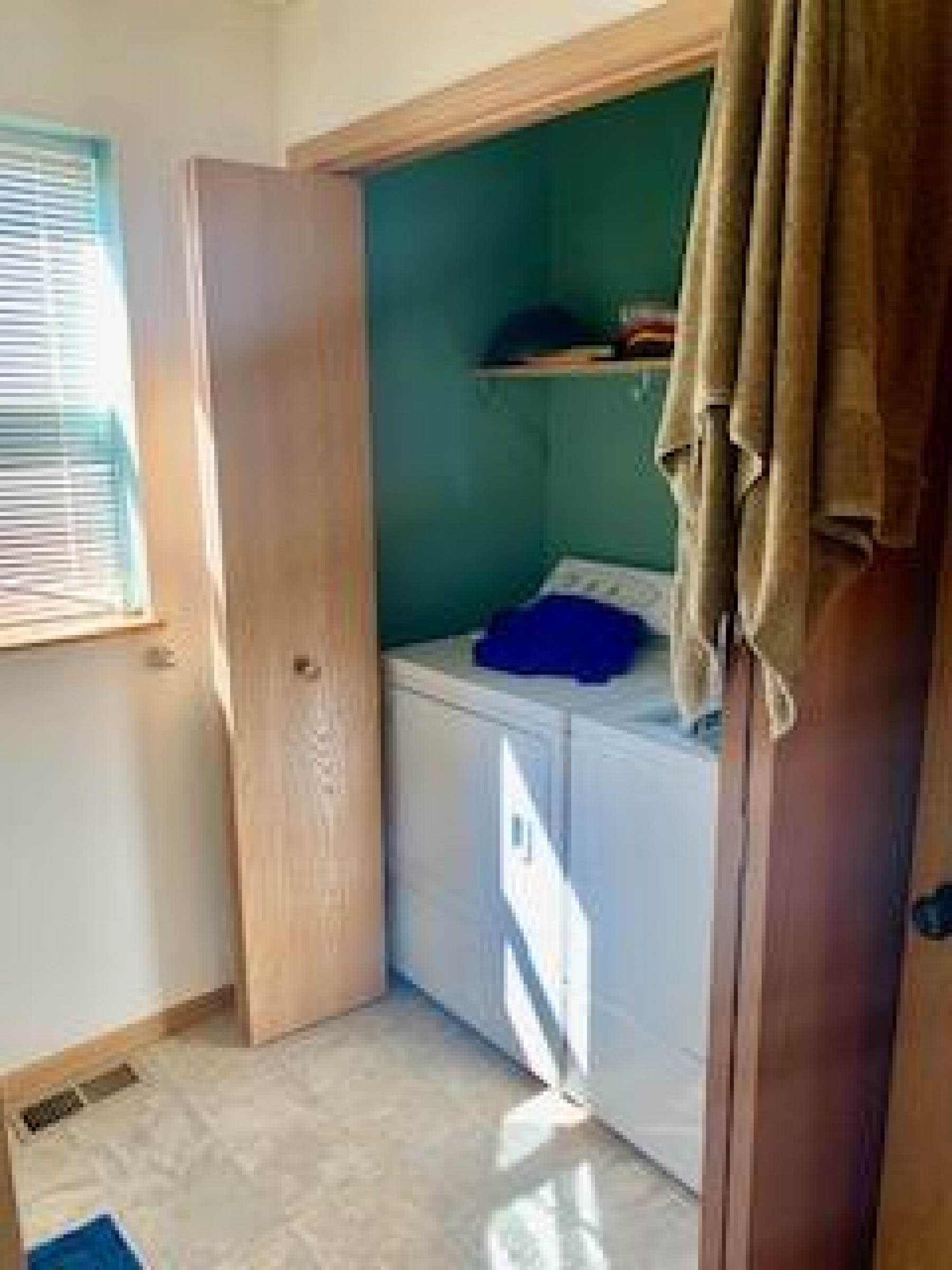 303 Twin Oaks Lane, Brookings, SD 57006