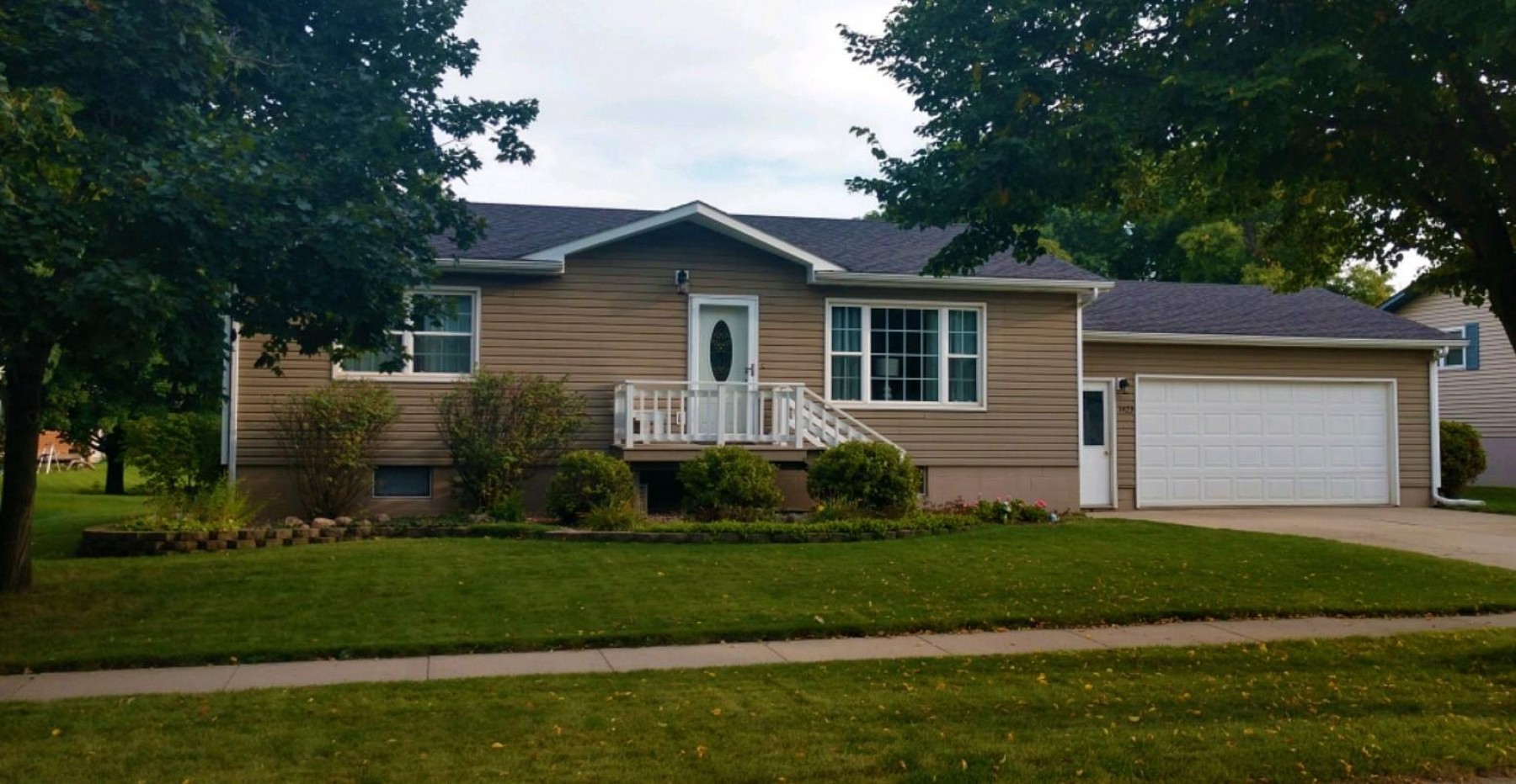 1423 Yosemite Lane, Brookings, SD 57006