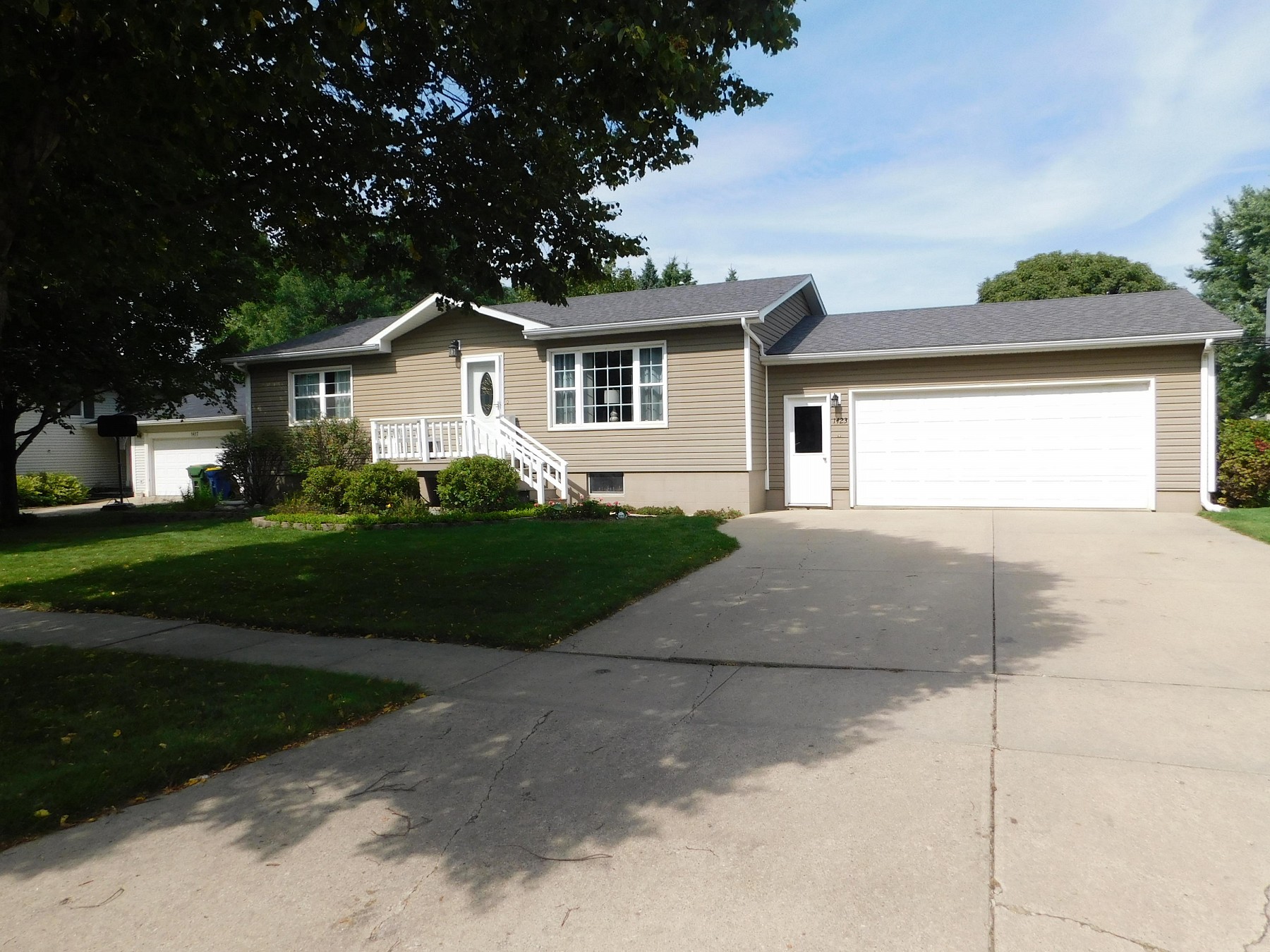 1423 Yosemite Lane, Brookings, SD 57006