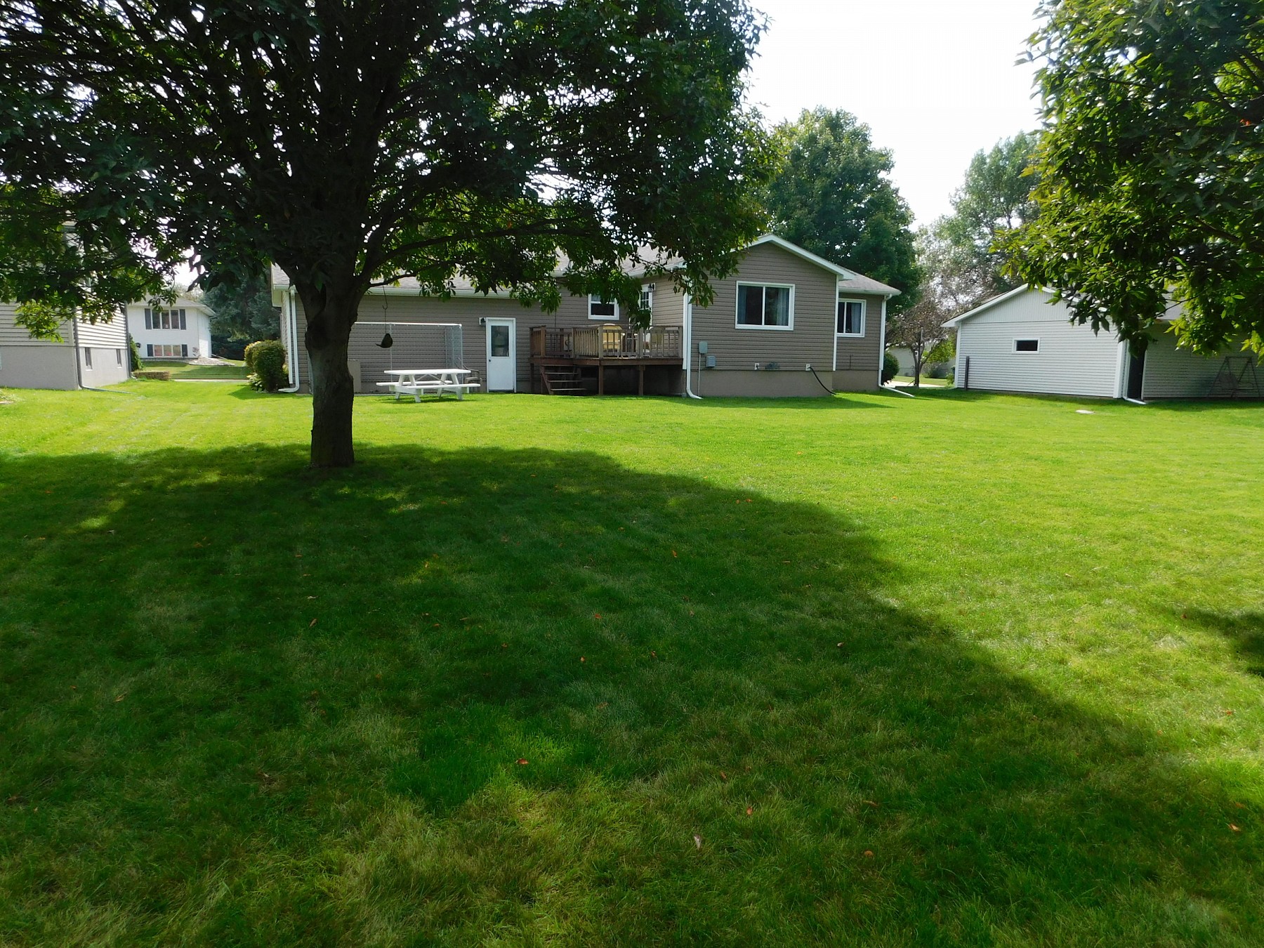 1423 Yosemite Lane, Brookings, SD 57006