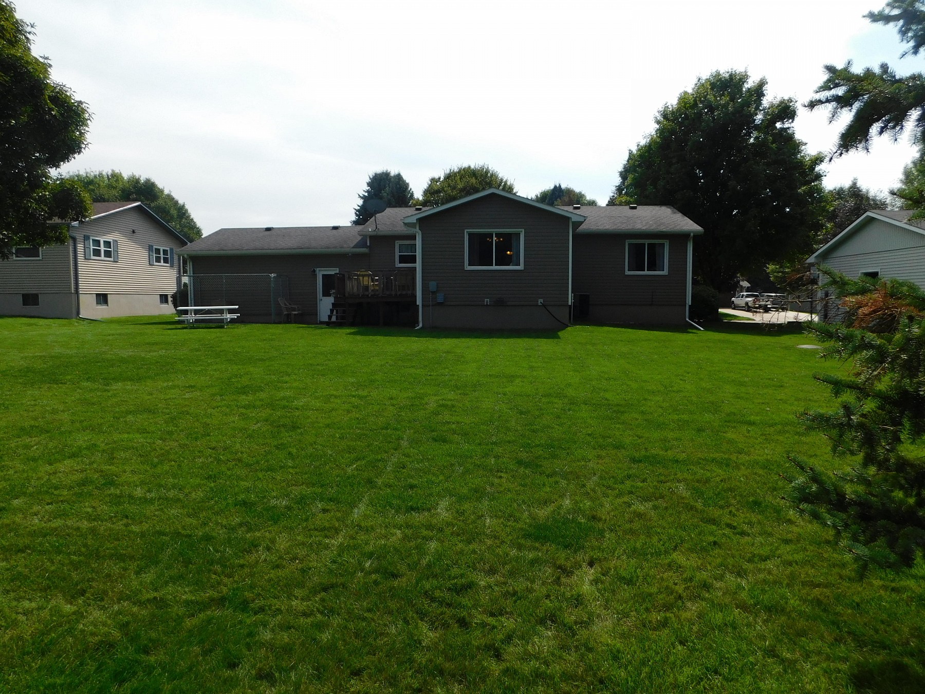 1423 Yosemite Lane, Brookings, SD 57006