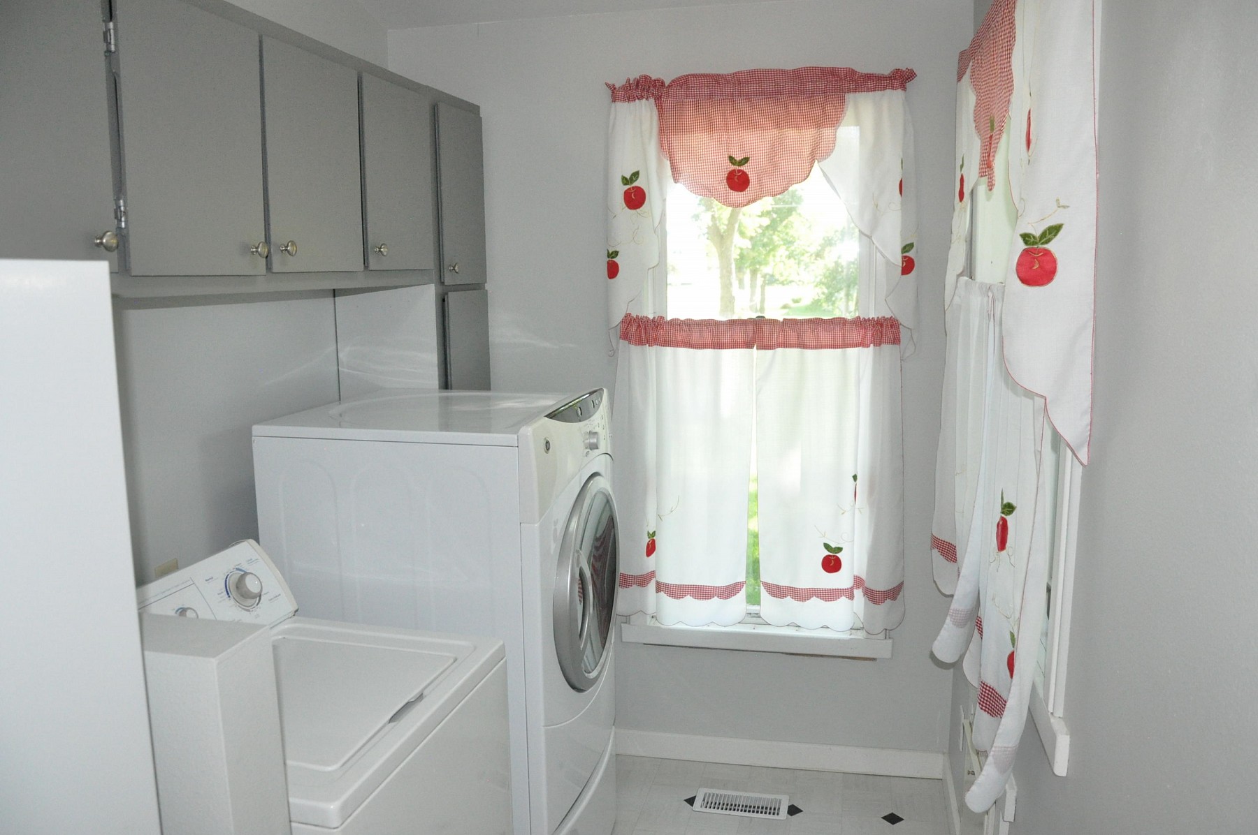 106 Spring Avenue N, Lake Preston, SD 57249