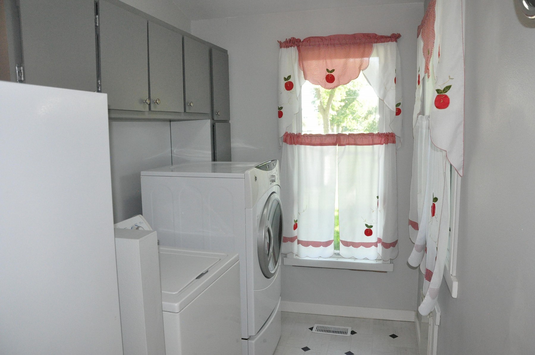 106 Spring Avenue N, Lake Preston, SD 57249