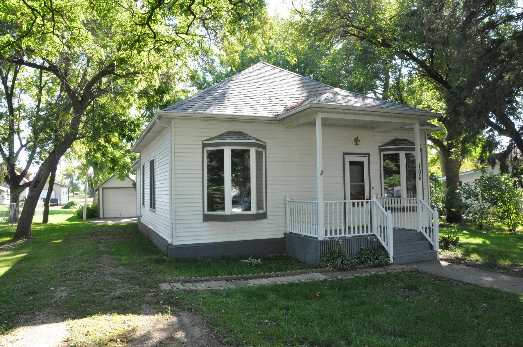 106 Spring Avenue N, Lake Preston, SD 57249
