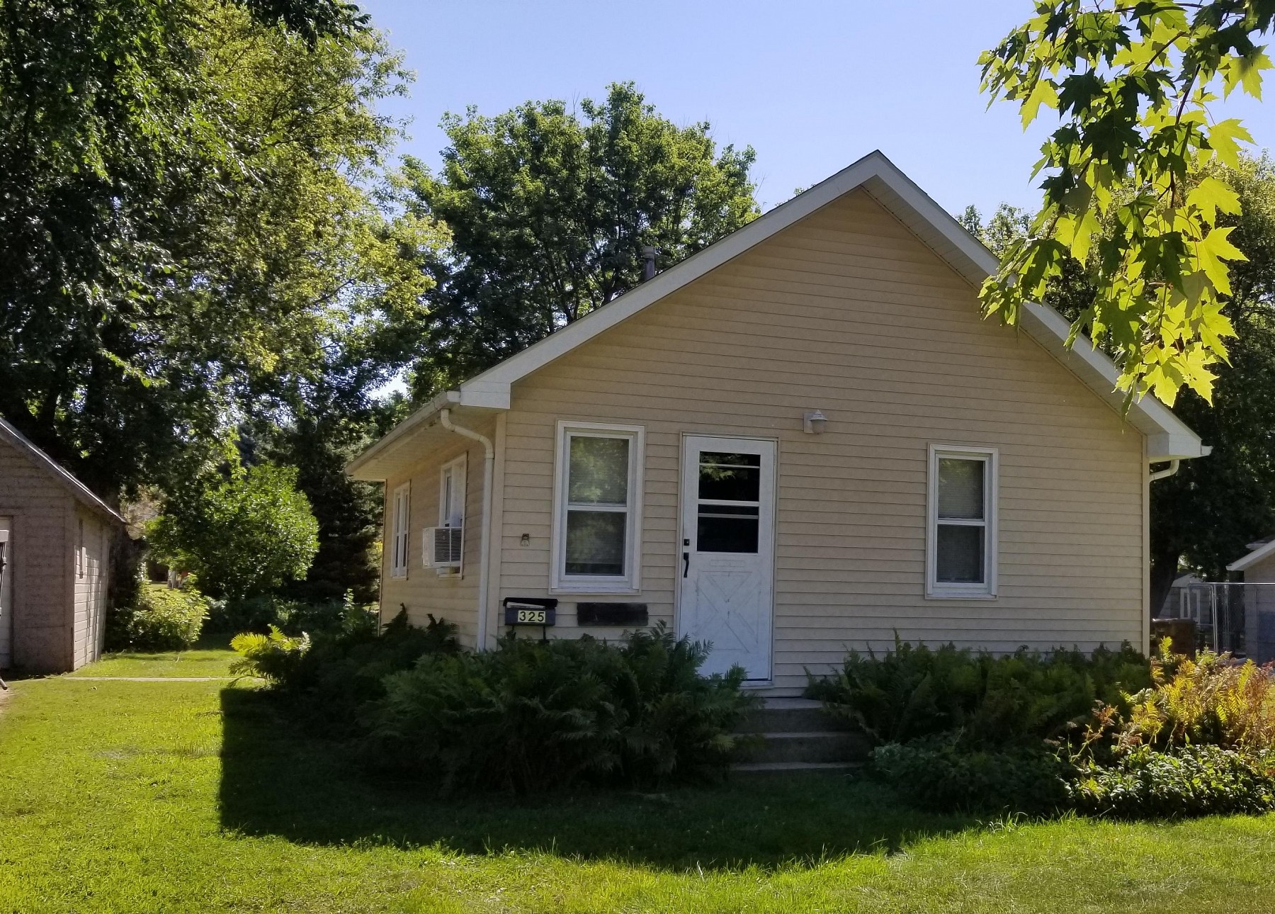 325 7th Avenue S, Brookings, SD 57006
