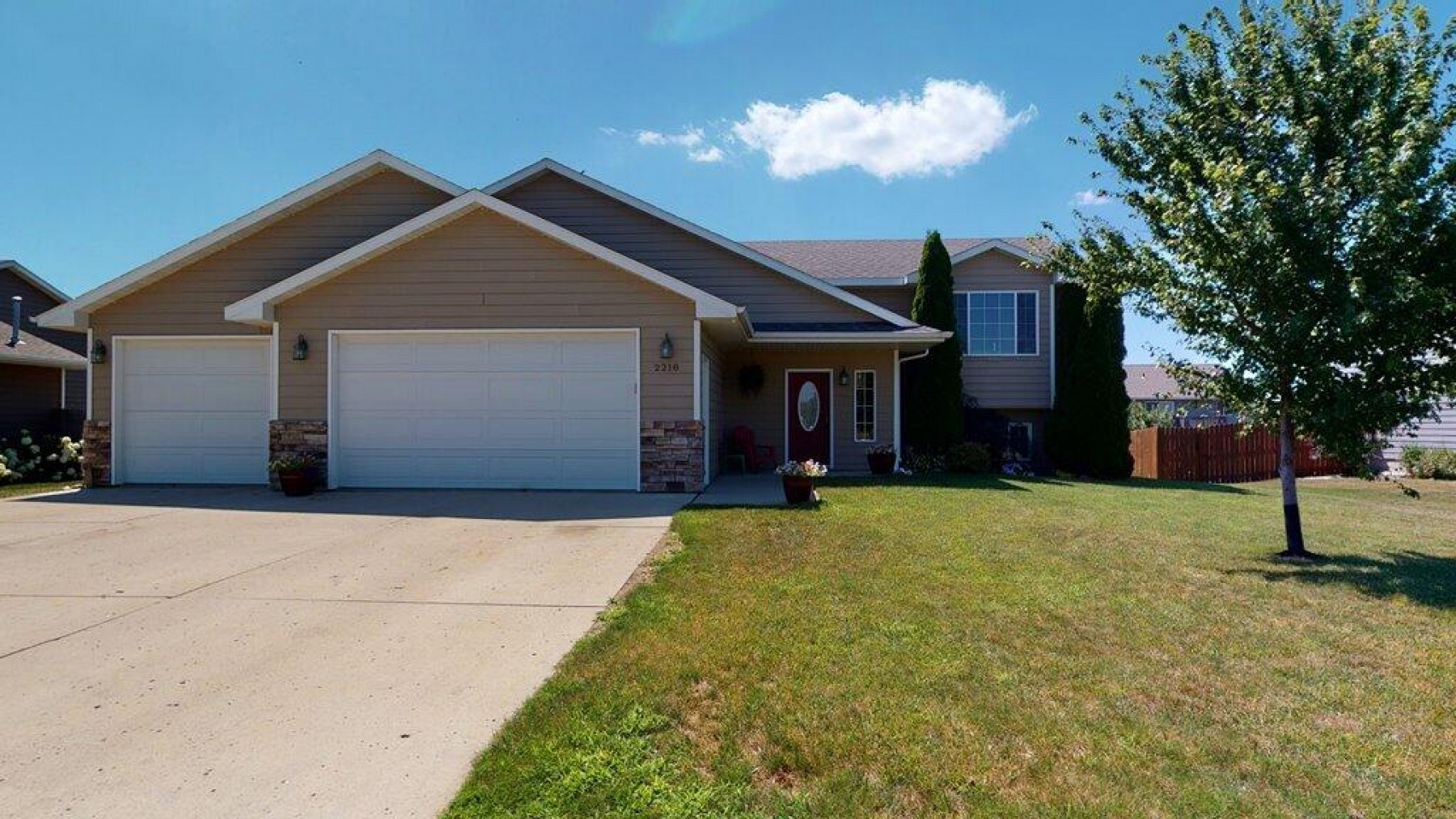 2218 16th Avenue S, Brookings, SD 57006