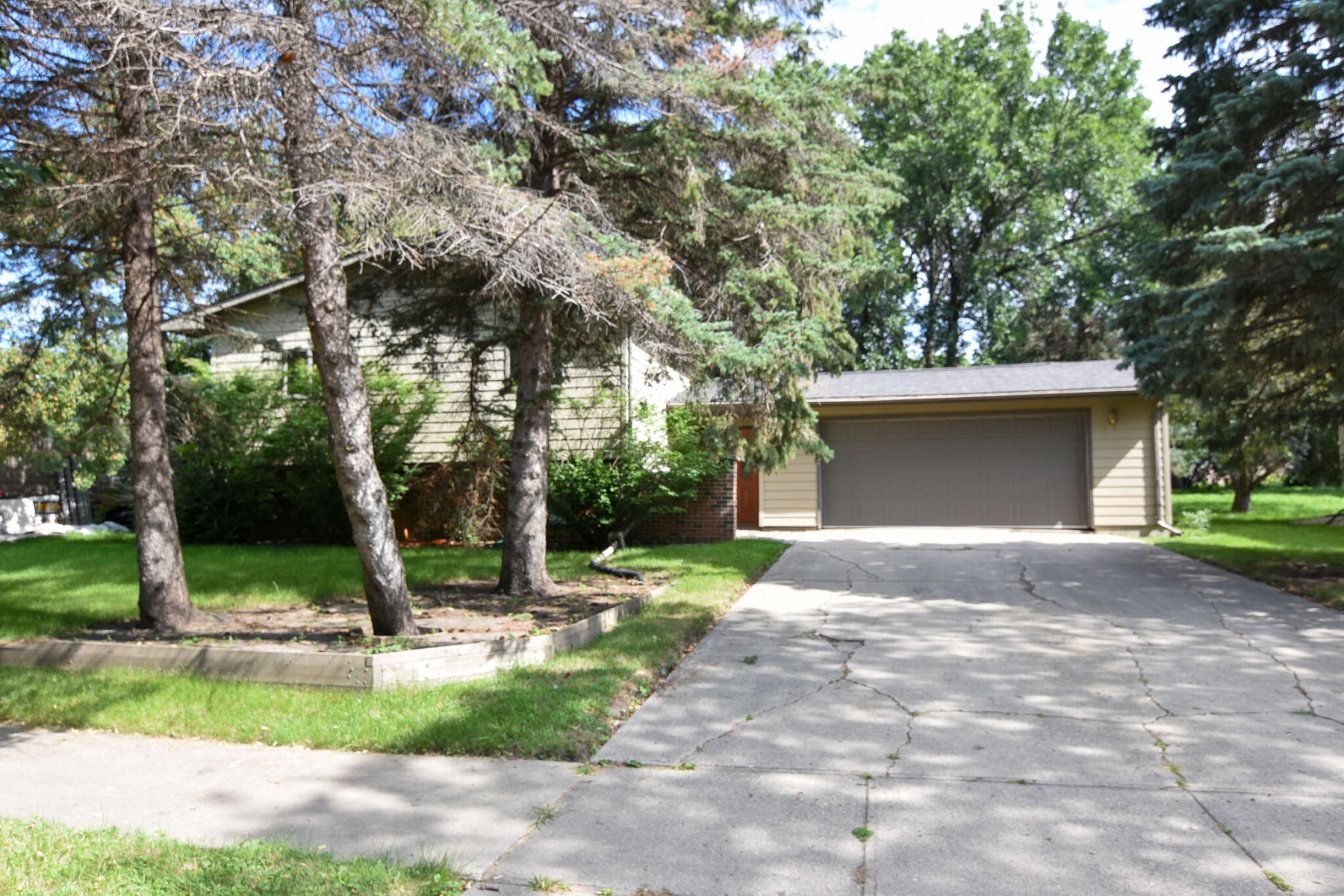 1803 Orchard Drive, Brookings, SD 57006