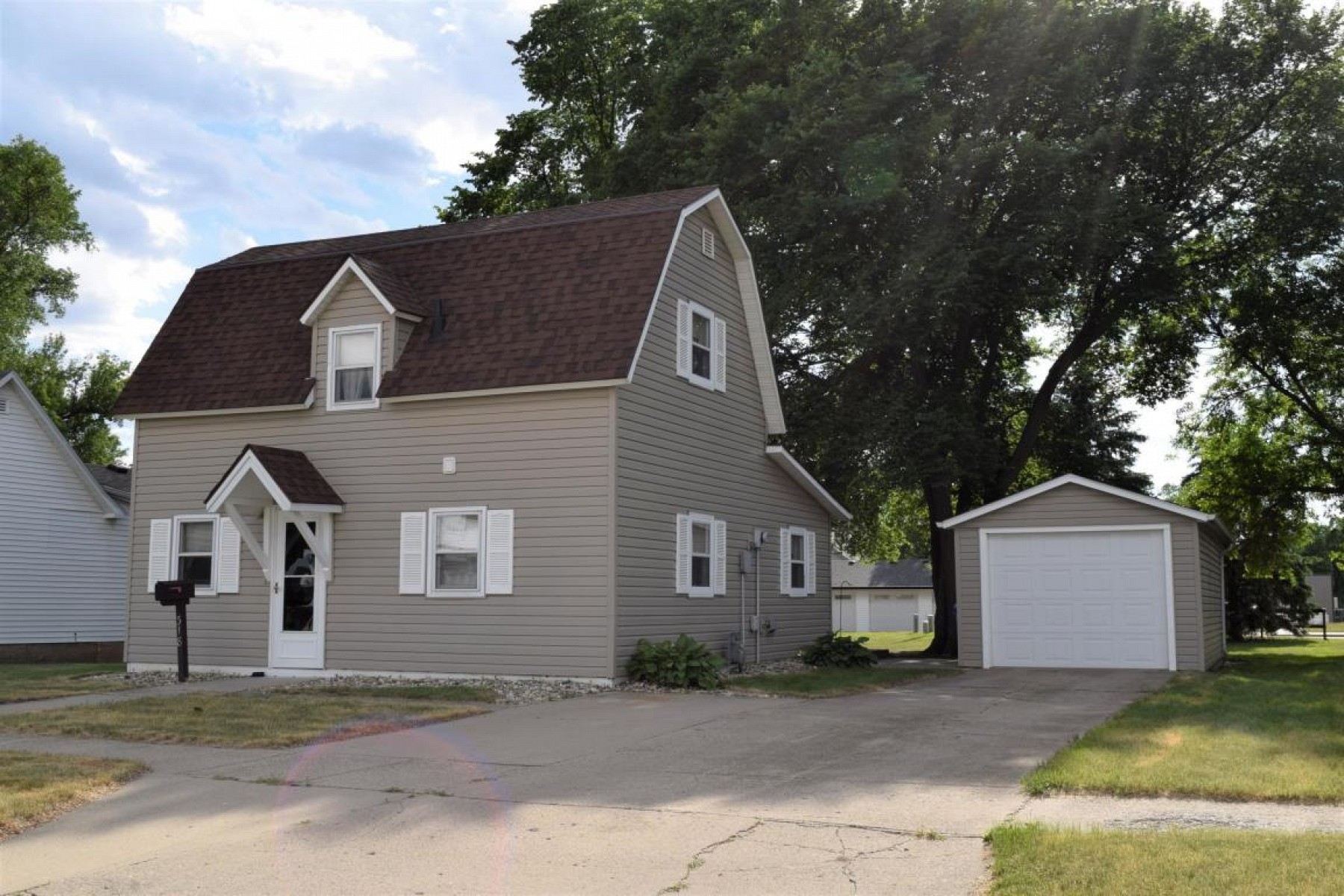 318 5th Avenue S, Brookings, SD 57006