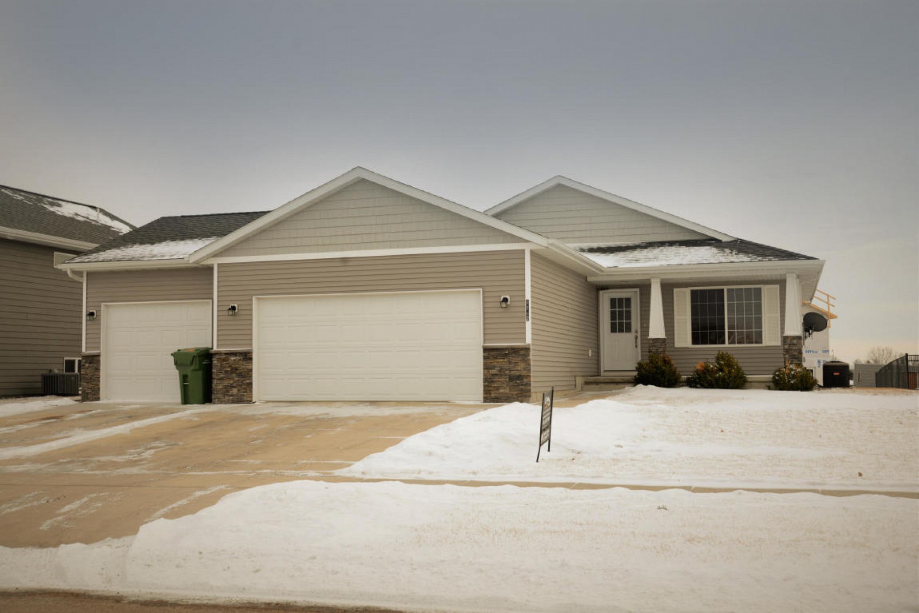 1142 15th St S, Brookings, SD 57006