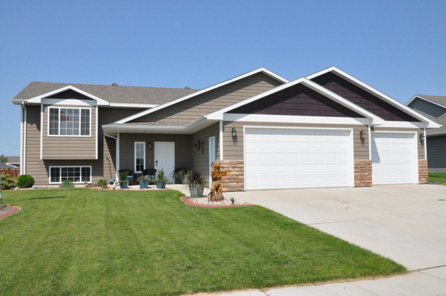 2320 16th Avenue S, Brookings, SD 57006