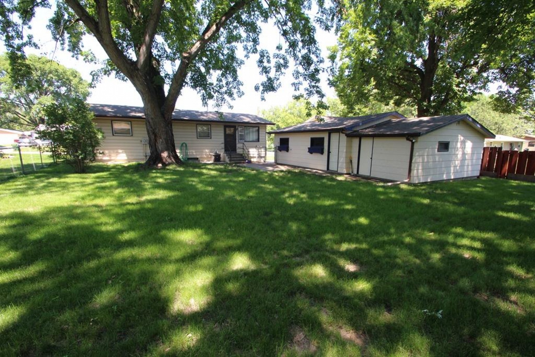 1814 Lincoln Lane, Brookings, SD 57006