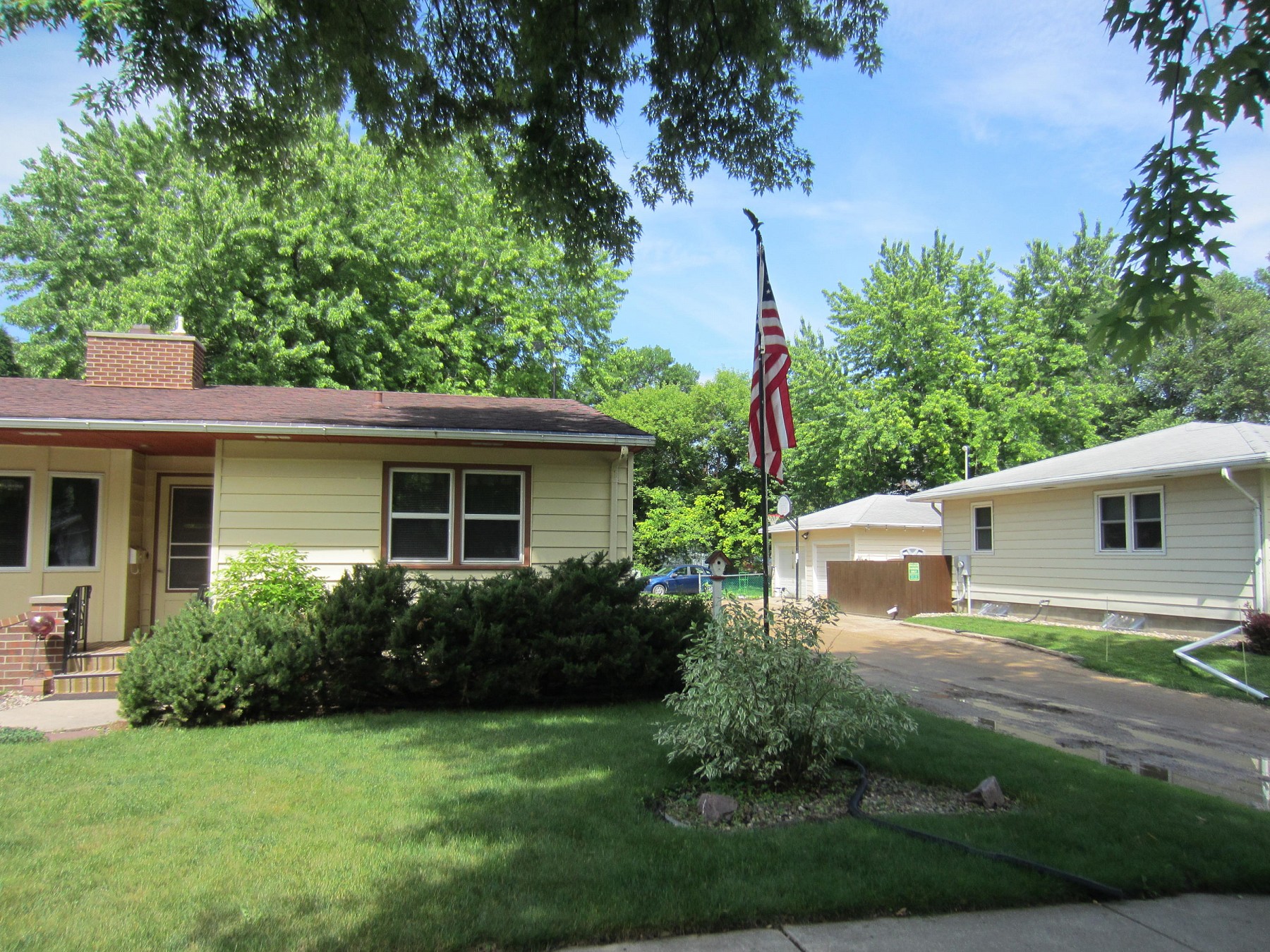 209 14th Avenue, Brookings, SD 57006