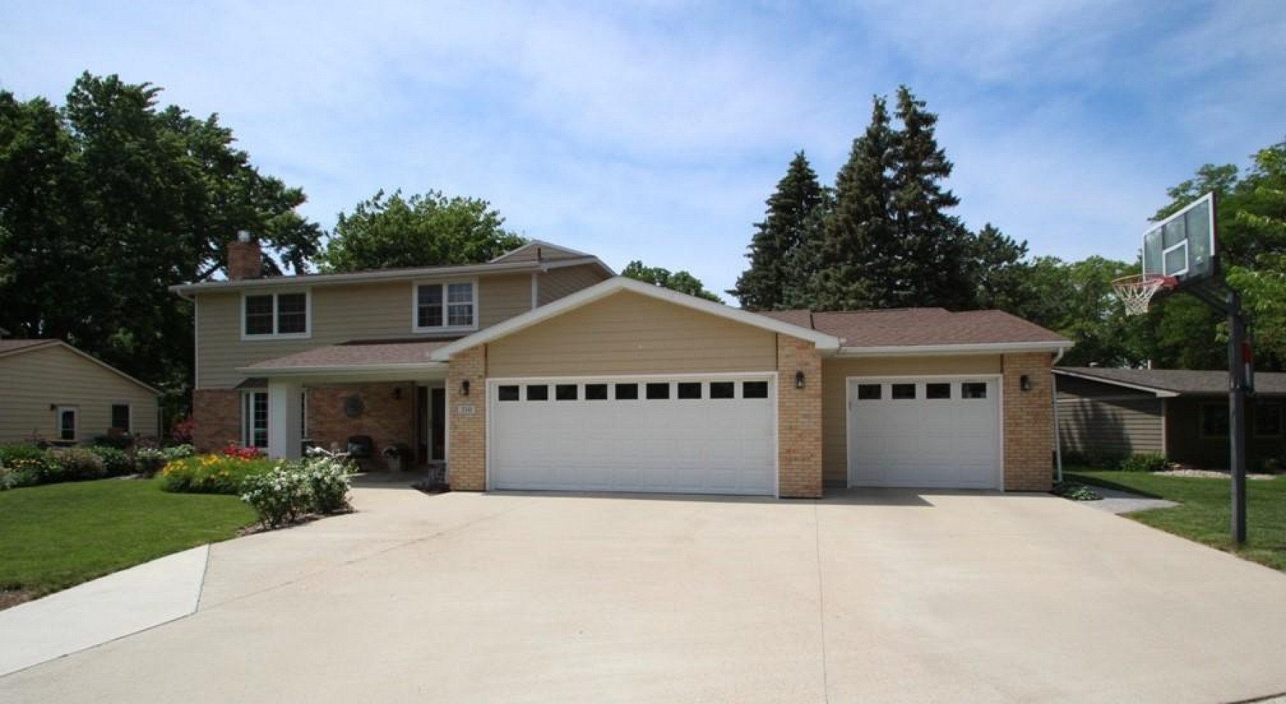 310 19th Avenue S, Brookings, SD 57006