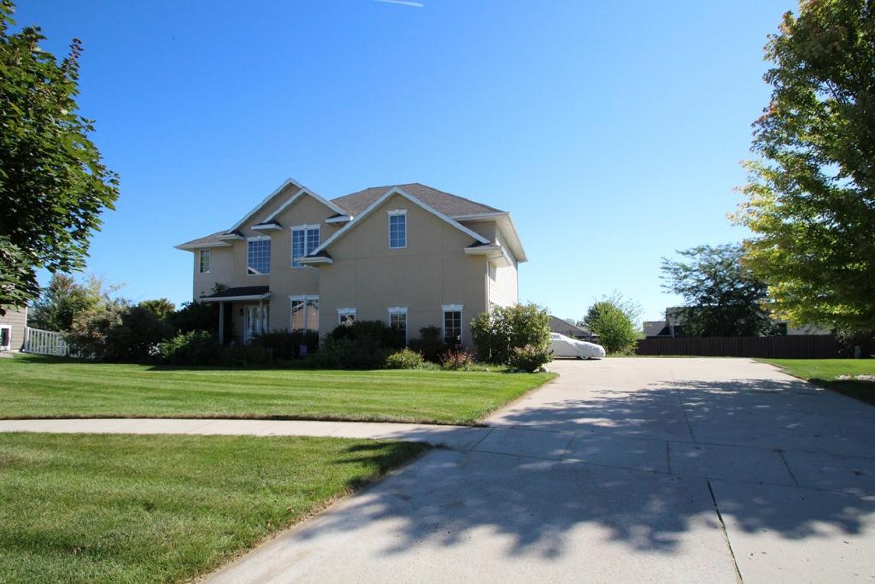 1823 Oriole Trail, Brookings, SD 57006